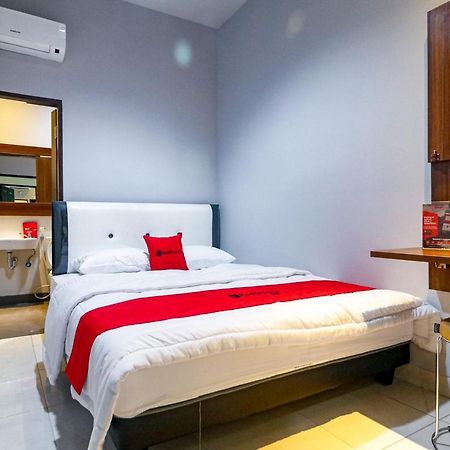Reddoorz Near Kebon Jeruk Jakarta Exterior foto