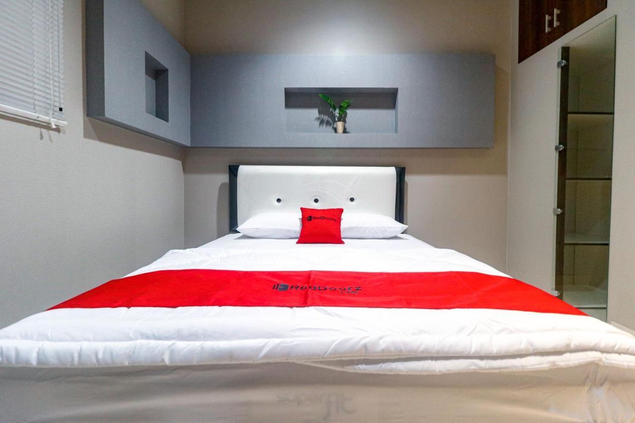 Reddoorz Near Kebon Jeruk Jakarta Exterior foto