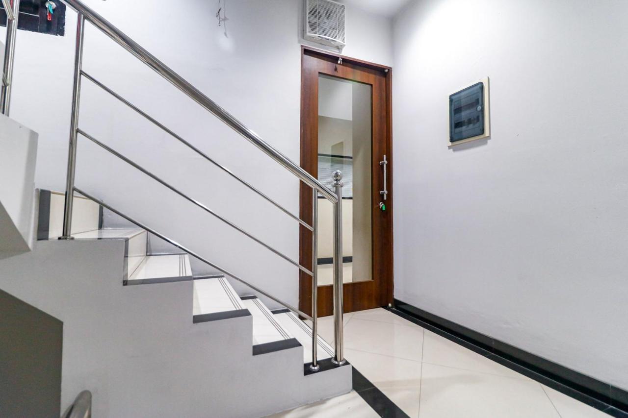 Reddoorz Near Kebon Jeruk Jakarta Exterior foto