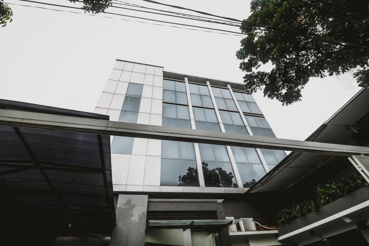 Reddoorz Near Kebon Jeruk Jakarta Exterior foto